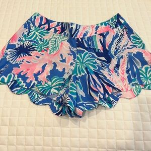 Sz M Like New LP Dahlia Short